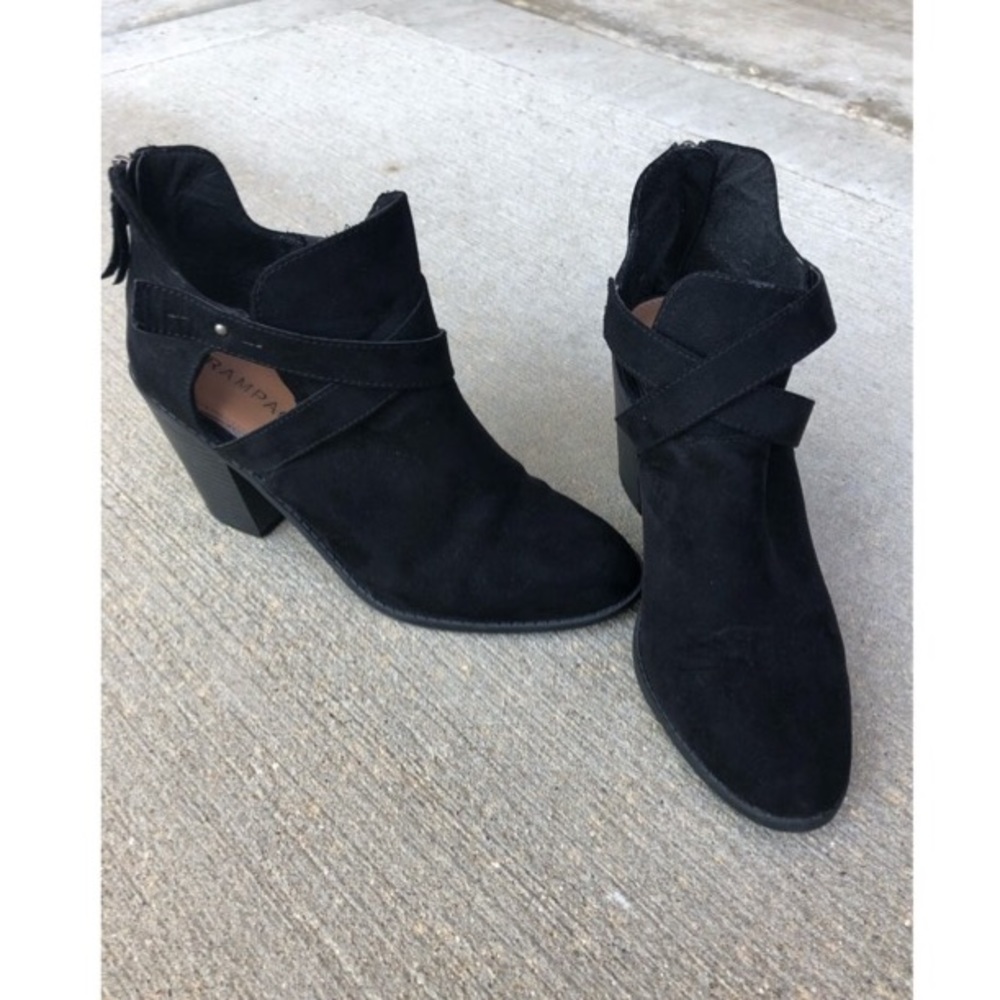Black wedge boots